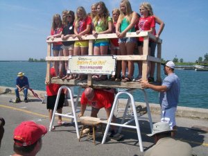 Kevin lifted 22 girls to set a world record